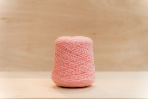 loop 8 recycled chunky yarn cone in hangover lilac